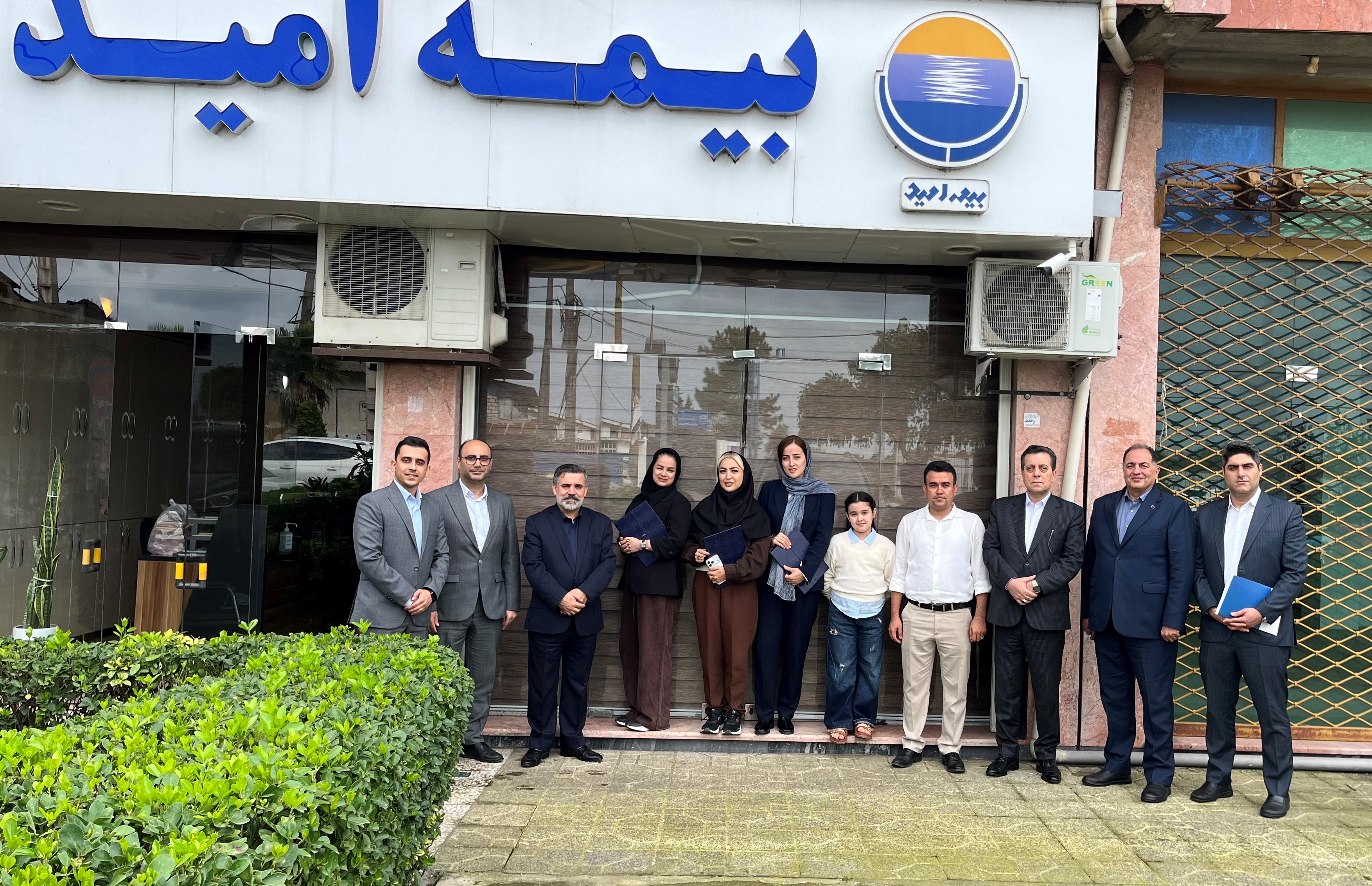 بازدید مدیرعامل شرکت بیمه امید از شعبه انزلی؛ تأکید بر توسعه پرتفوی بیمه‌ای و تقدیر از نمایندگان برتر